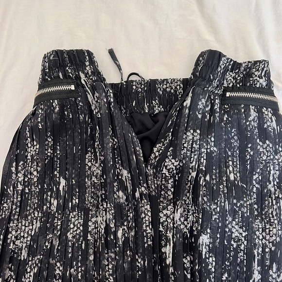 The Kooplea Sport black & grey pleated skirt Size Small - Picture 5 of 9